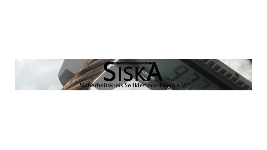 Sicherheitswarnung für eine potenzielle Gefahr bei senkrecht verlaufenden, permanenten Sicherungssystemen (Klasse E)